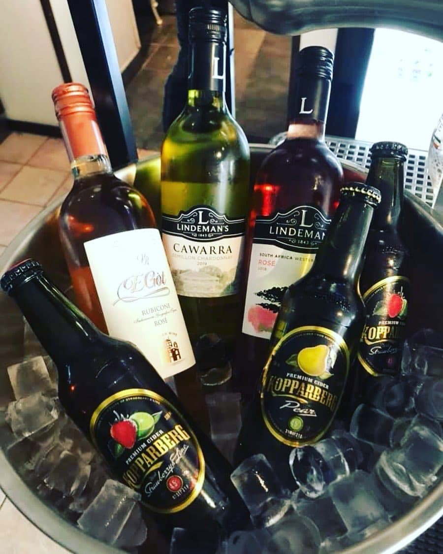Gäster på afterwork i baren på Il Forno Castello